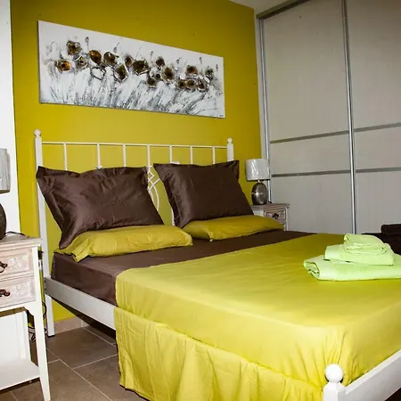 Virginia Place Apartment *
