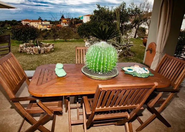 Virginia Place Αθέρας